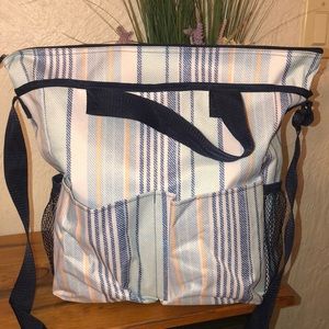 NEW WITHOUT TAGS. Beautiful Thirty -One tote. retired print